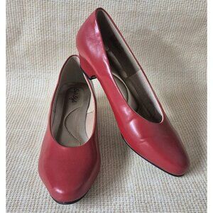 SOFT STYLE HUSH PUPPIES Angel II Red Low Heel Dress Shoes Pumps Size 8 Cushioned